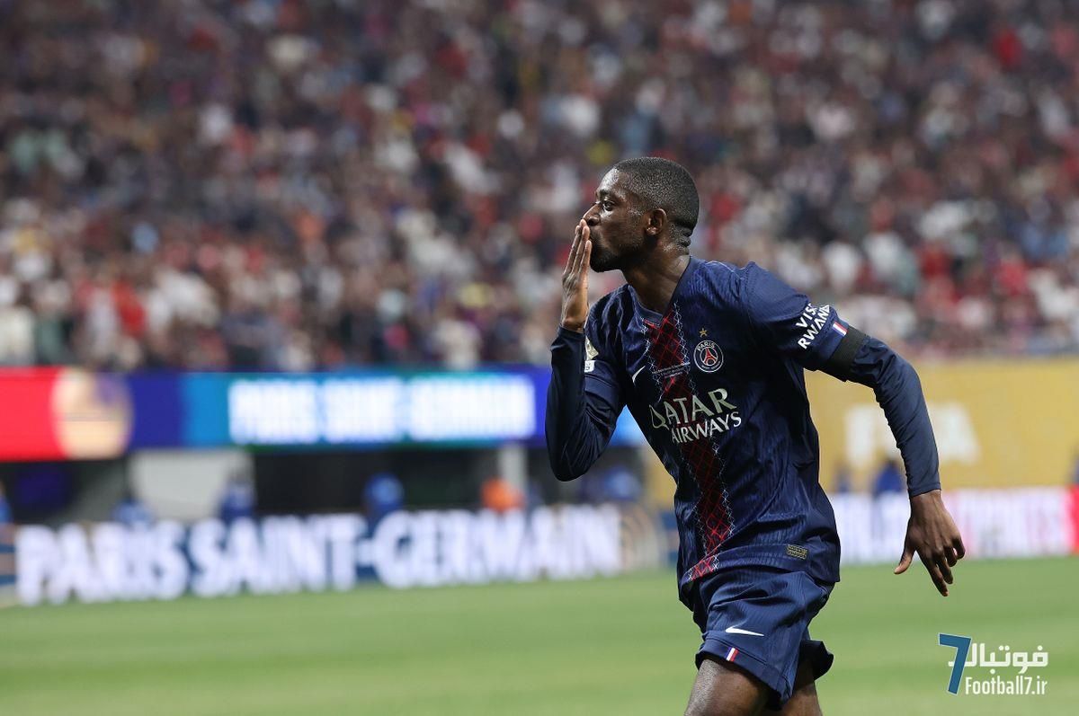 عکس یادگاری کول پالمر و عثمان دمبله با جام باشگاه‌های جهان در نیویورک