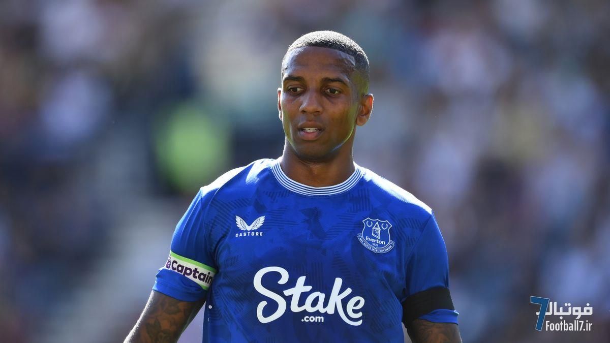 بازگشت غیرمنتظره اشلی یانگ ۴۰ ساله به واتفورد؛ ستاره سابق منچستر یونایتد به چمپیونشیپ می‌رود؟