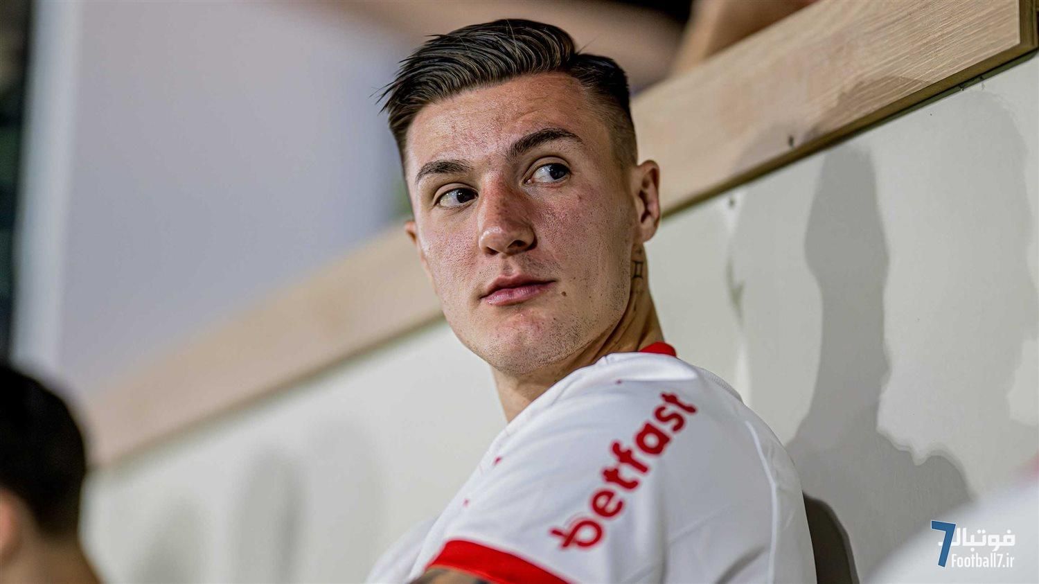 شماره پیراهن احتمالی بنجامین سسکو در منچستریونایتد: کدام عدد به مهاجم جدید شیاطین سرخ می‌رسد؟