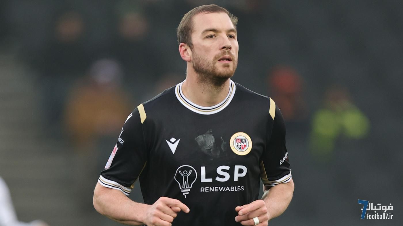 مایکل چیک، ستاره بروملی، بهترین بازیکن سال لیگ دو از نگاه پی‌اف‌ای شد