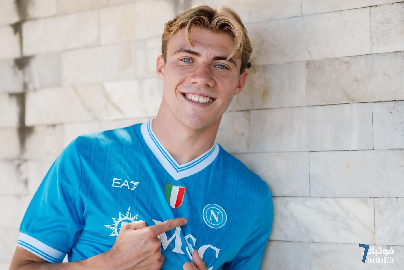 تمجید سرمربی دانمارک از انتقال «راسموس هویلوند» به «ناپولی»: تصمیمی هیجان‌انگیز برای احیا در «سری آ»