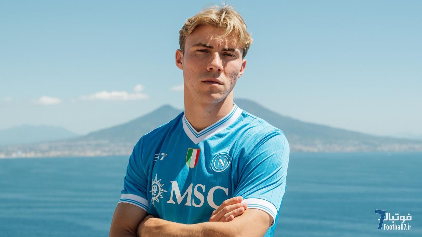 بازگشت هویلوند به سری آ: راسموس هویلوند با عطش اثبات خود در ناپولی پس از جدایی از منچستر یونایتد