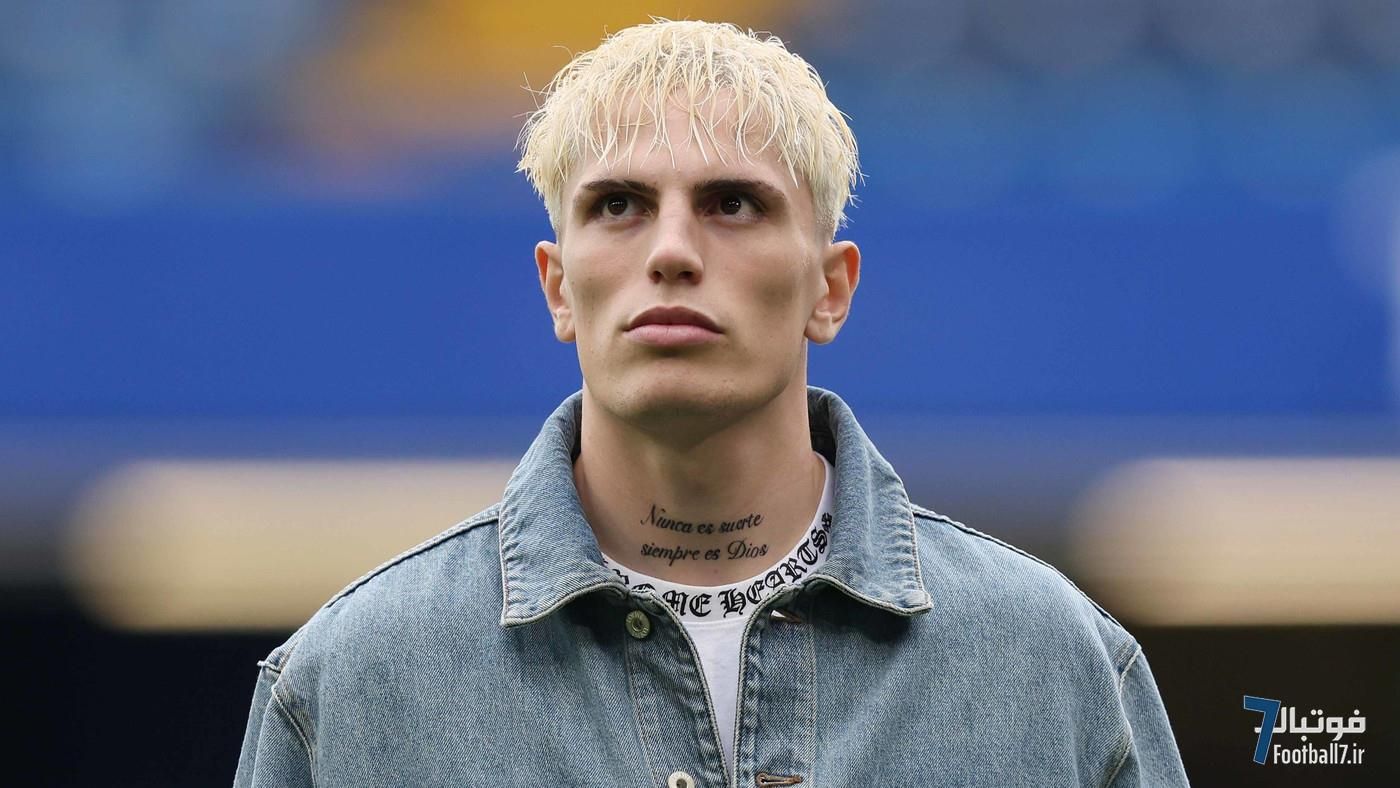 انتقاد شدید جیمی کاراگر از آلخاندرو گارناچو در چلسی: حرکت با موبایل در استمفورد بریج غیرقابل تحمل است!