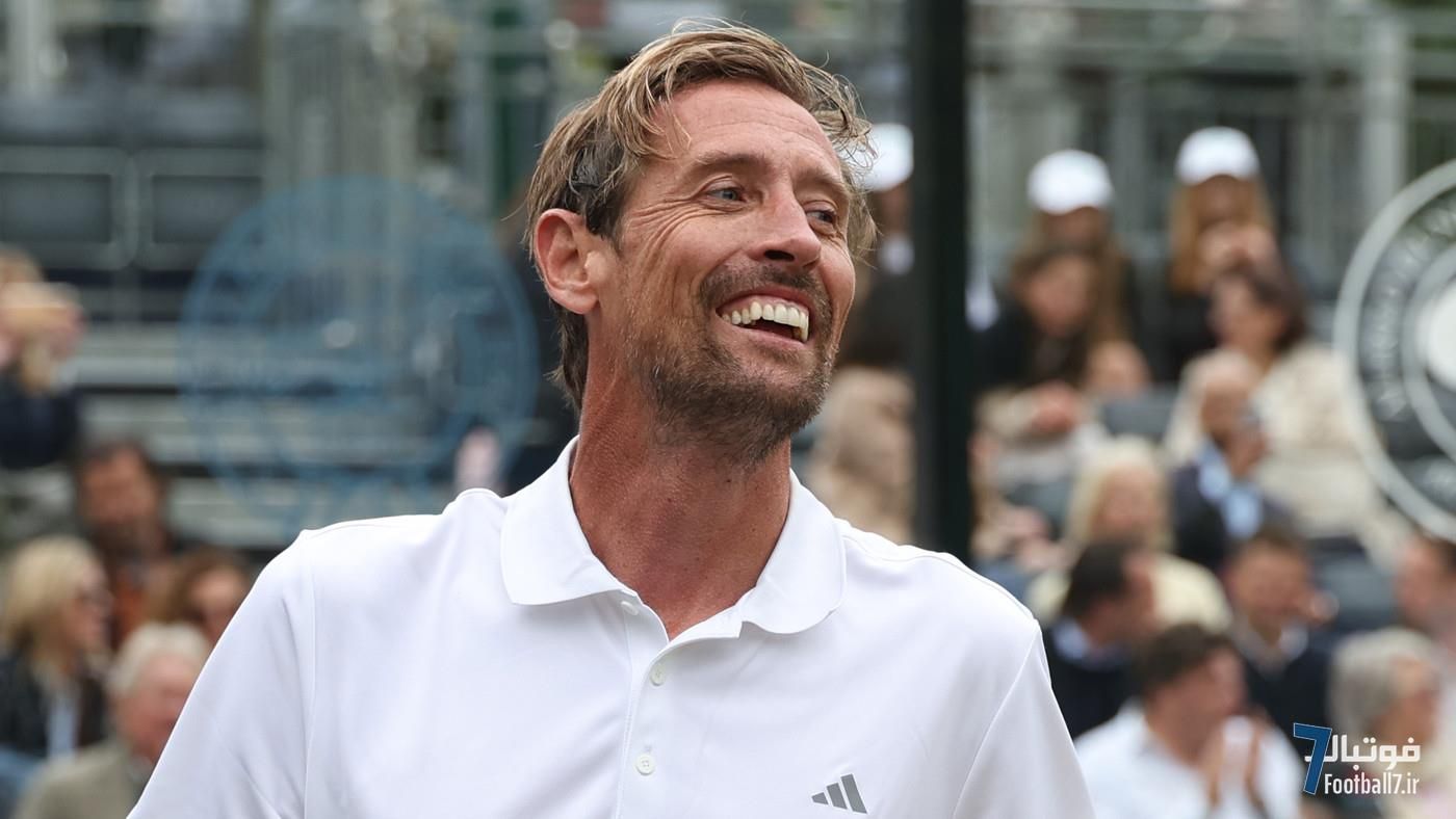 پیتر کراوچ، بلندقامت‌ترین ماسکوت جهان؛ جریمه فانتزی فوتبال ستاره سابق لیورپول را به زمین فرستاد!