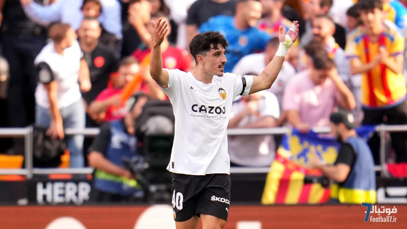 بلاتکلیفی نیوکمپ: خشم ستاره والنسیا از وضعیت ورزشگاه خانگی بارسلونا پیش از نبرد لالیگا