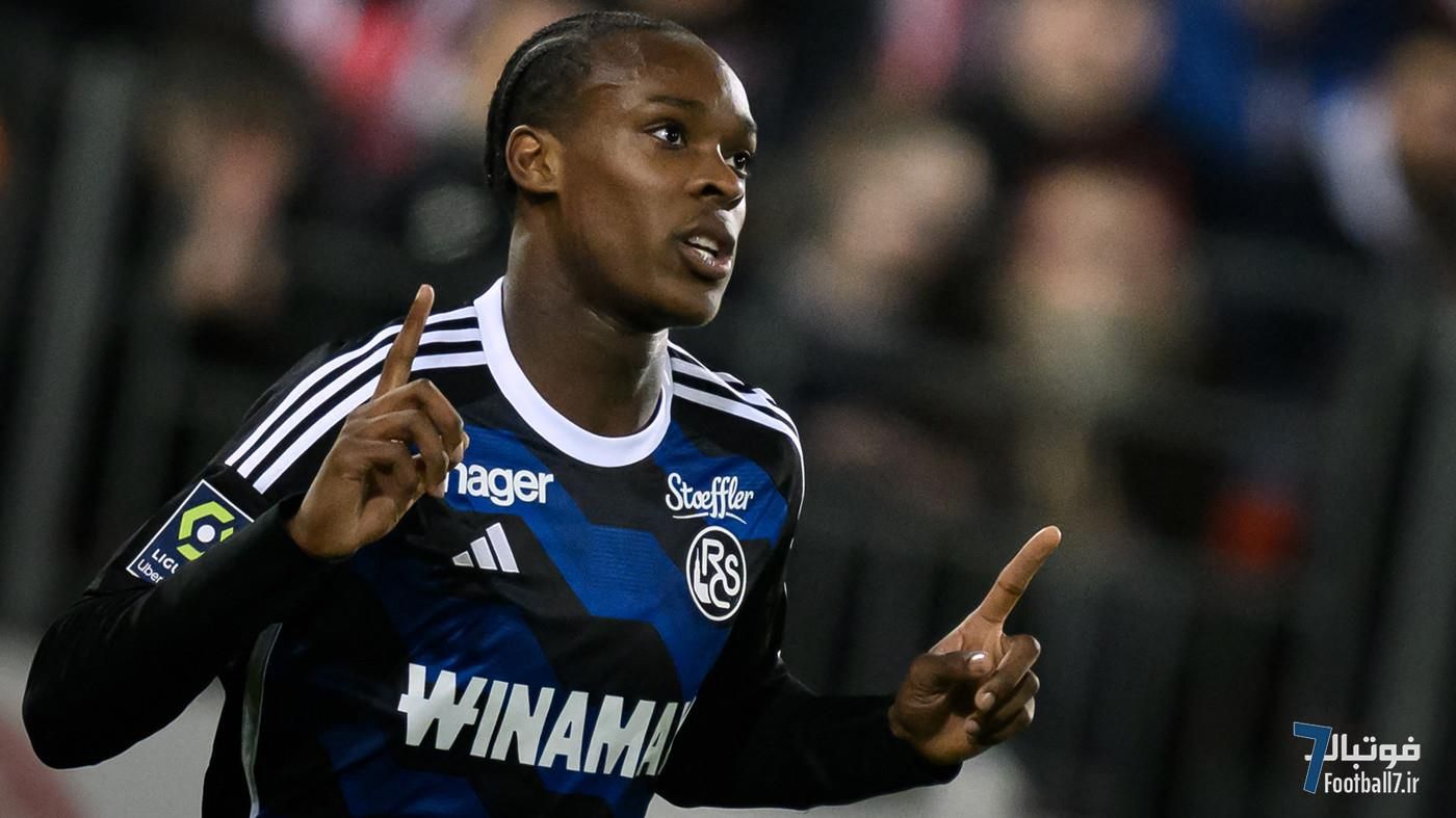 چلسی به بازار بازگشت: امانوئل امگا، مهاجم استراسبورگ، آبی‌پوش می‌شود!