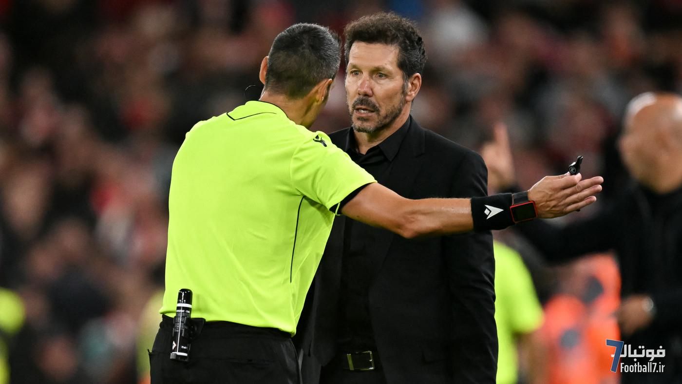 جنجال بزرگ در آنفیلد: دستیار دیه‌گو سیمئونه در دیدار لیورپول و اتلتیکو به هواداران تف کرد؛ یوفا وارد عمل می‌شود؟