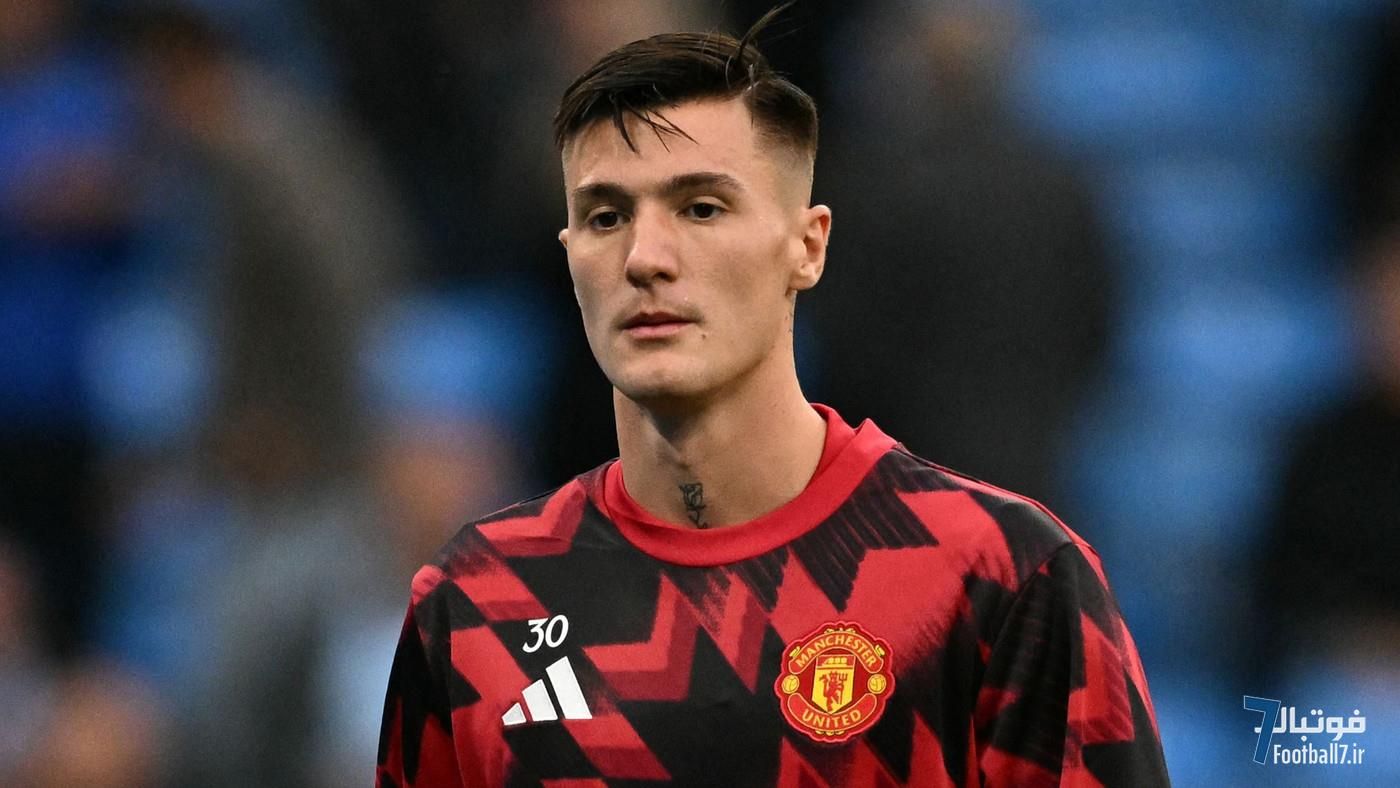 نمایش آکروباتیک بنجامین سسکو در تمرینات منچستر یونایتد؛ تکرار صحنه تاریخی مارک هیوز!