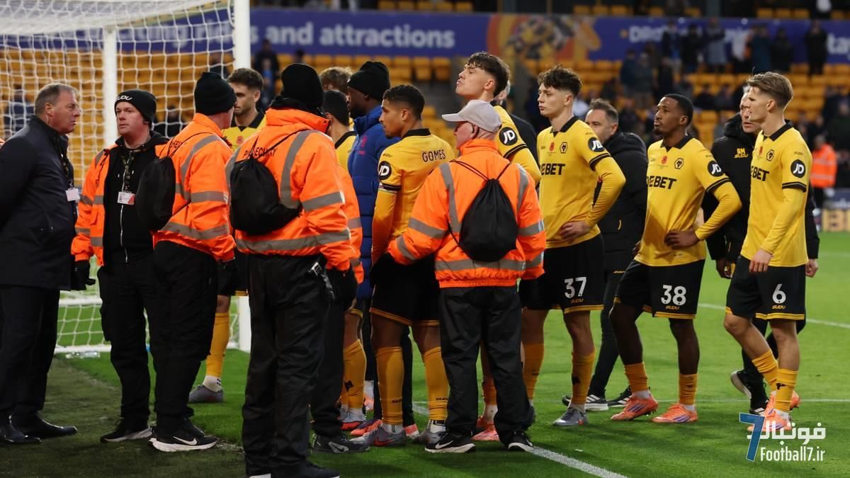 فریاد ویکتور په‌ریرا در مولینو: دو ماه پیش تشویقم می‌کردید، حالا خواهان اخراجم هستید!/ سرمربی وُلفز در لبه تیغ